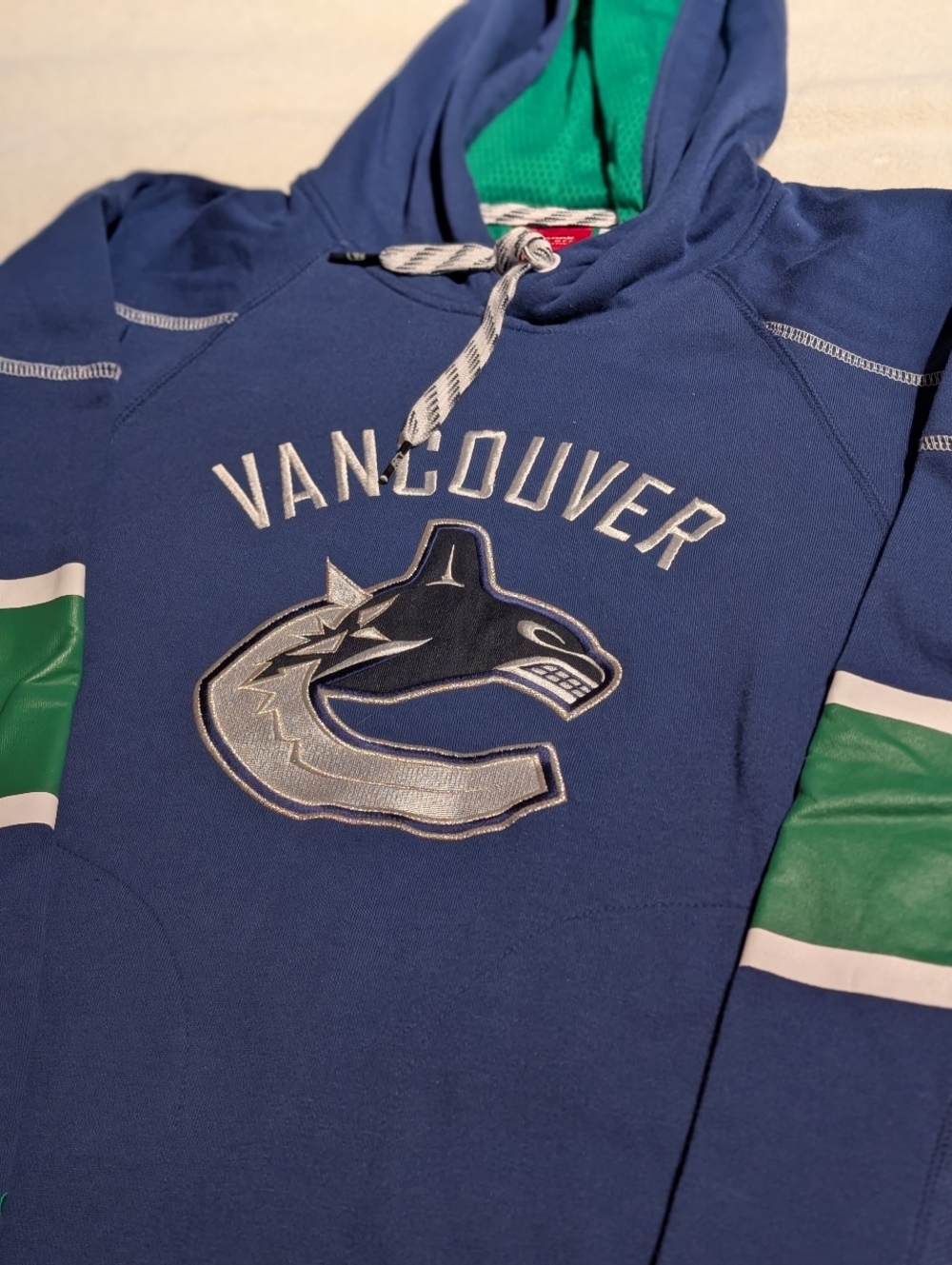 Vancouver NHL Team Pullover Hoodie - Blue/Green. Reebok. Large.
